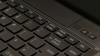 Toshiba Port&eacute;g&eacute; R700: un notebook per l'utenza business