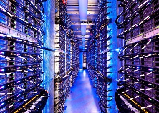 datacenter.jpg (131671 bytes)