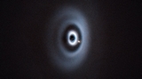 Grazie a VLT di ESO c'&egrave; una nuova immagine di un esopianeta che sta ''ripulendo'' la sua orbita