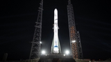 Un prototipo del razzo spaziale Blue Origin New Glenn &egrave; per la prima volta sul pad di lancio