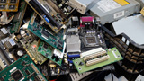 Rifiuti elettronici, ne produciamo ancora troppi: crescono cinque volte pi&ugrave; velocemente del riciclo