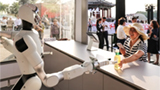 Hong Kong, apre il primo minimarket aperto 24 ore gestito solo da un robot umanoide