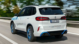 BMW &egrave; prossima a portare sul mercato il suo primo SUV a idrogeno: la produzione di massa dell' iX5 Hydrogen dovrebbe partire dal 2025, in collaborazione con Toyota
