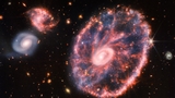 La nuova immagine del telescopio spaziale James Webb &egrave; della Galassia Ruota di Carro