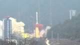 La Cina lancia un razzo Lunga Marcia 3B, booster finiscono vicino a delle case