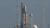 Il razzo spaziale NASA SLS e la capsula Orion per la missione Artemis II sono al pad di lancio per gli ultimi test