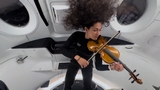 Polaris Dawn: Sarah Gillis ha suonato un violino nello Spazio, per beneficenza