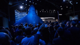 Il caccia che vola da solo: Shield AI presenta X-BAT, l'aereo senza pilota n&eacute; pista